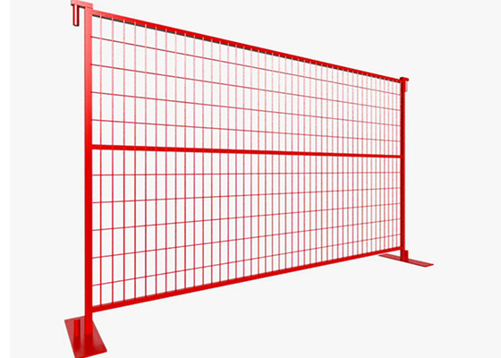 赤いカナダの臨時雇用者の塀はBunnings 6×9.5ft塗られる50x200ポリ塩化ビニールにパネルをはめる