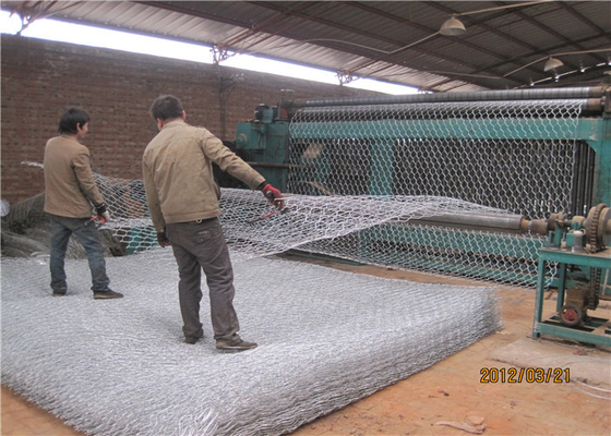 電流を通されたGalfanのZnのAlは六角形の金網Gabion 100x100x100mmに塗った