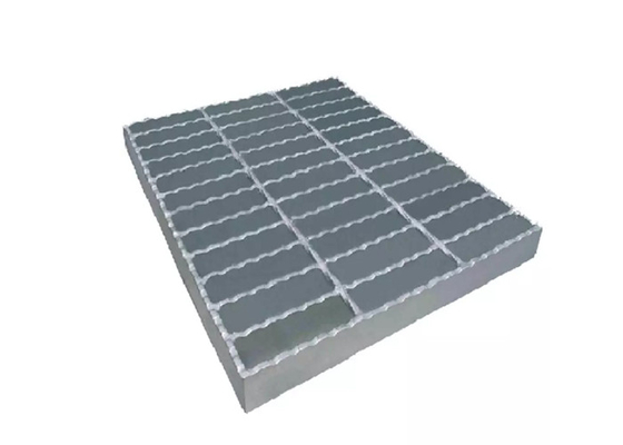 反スリップ熱い浸された電流を通された鋸歯状にされた棒鋼鉄格子8x8mm