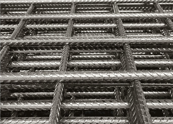 2.15x5.0mの角目のコンクリート補強は架橋工事のための金網の生地を溶接した