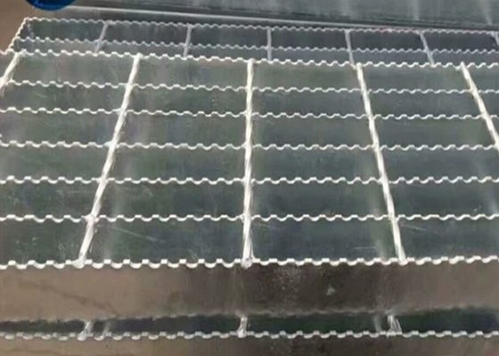 金属の炭素鋼構造および歩道のための電流を通された鋸歯状にされた棒格子