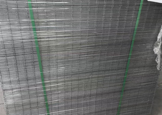 16のゲージの溶接網の塀は電流を通されたポリ塩化ビニールに塗った3cmの角目にパネルをはめる